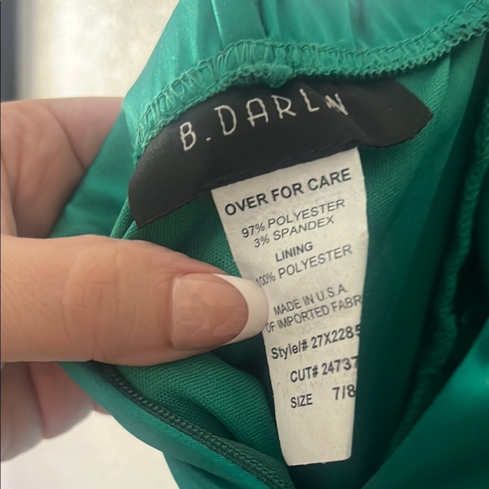 Elegant Green Satin Dress - Picture 2 of 5